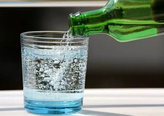 蘇打水是碳酸飲料嗎？蘇打水和碳酸飲料的區(qū)別