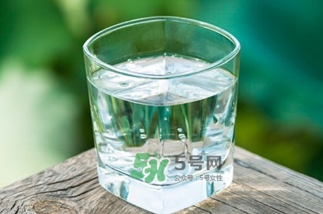 蘇打水什么時(shí)候喝最好？蘇打水什么人不能喝