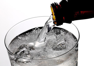 蘇打水什么時(shí)候喝最好？蘇打水什么人不能喝