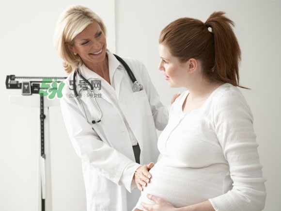 孕婦打噴嚏漏尿是什么原因？孕婦打噴嚏漏尿怎么辦？