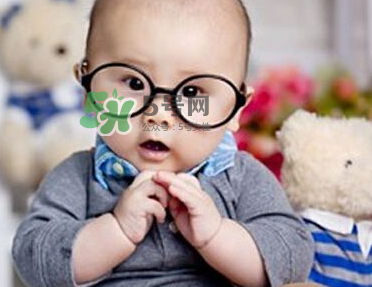 寶寶愛看電視怎么辦？寶寶愛看電視對眼睛有影響嗎？
