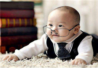 寶寶多大可以看電視？寶寶能看電視嗎？