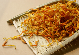 新鮮黃花菜怎么處理？干黃花菜怎么處理