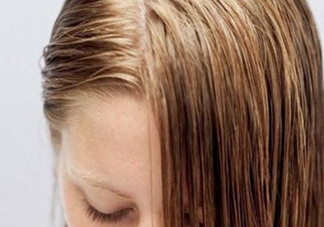 頭發(fā)出油是什么原因？頭發(fā)出油怎么辦？