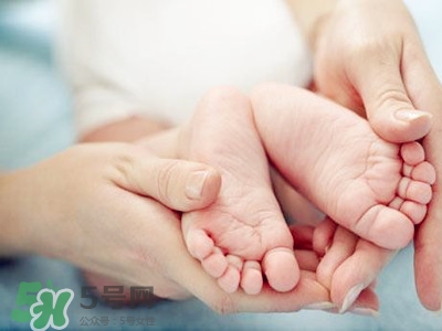 寶寶驚跳反應(yīng)什么時候消失？寶寶驚跳反射太頻繁怎么辦？