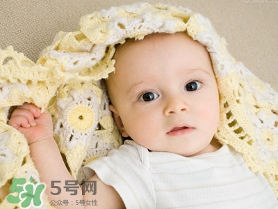 新生兒吐奶是什么原因？新生兒吐奶從鼻子出來怎么回事？