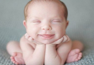 寶寶剛出生可以喝奶粉嗎？剛出生的寶寶喝多少奶粉？