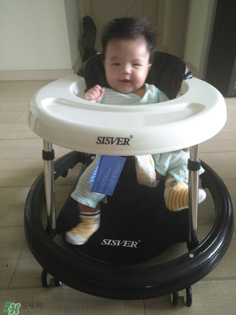 學步車哪個牌子的好？寶寶幾個月可以坐學步車？