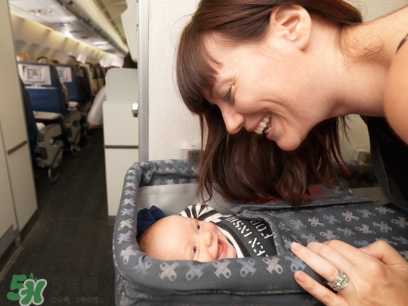 兒童安全座椅要坐到幾歲？兒童安全座椅適合多大的孩子？