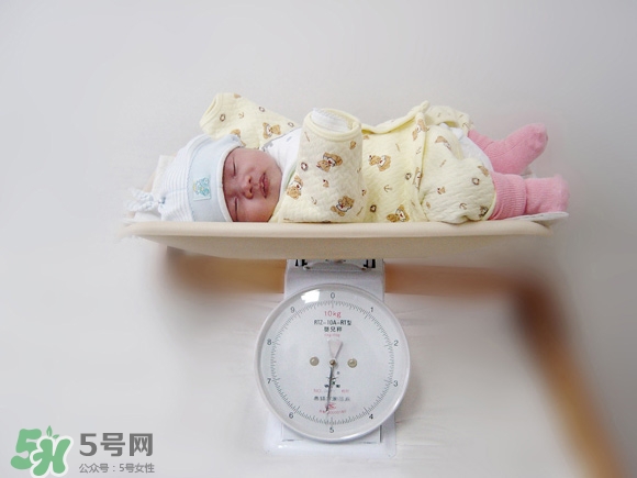 新生兒尿不濕怎么選？新生兒尿不濕什么牌子好？