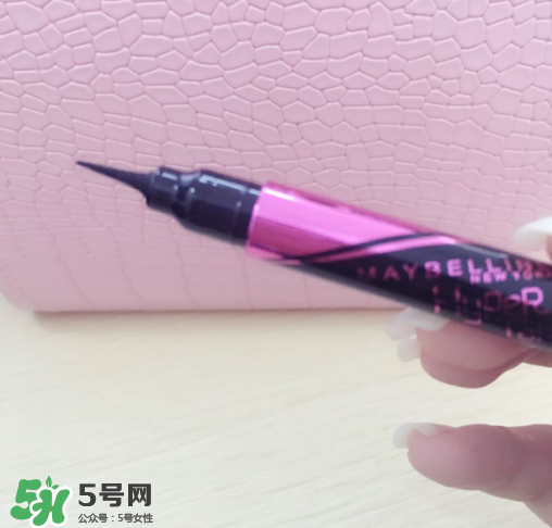 美寶蓮眼線液筆怎么樣？美寶蓮眼線液筆暈染嗎？
