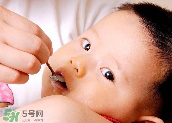 母乳喂養(yǎng)胸部會(huì)變形嗎？如何避免產(chǎn)后乳房變形？