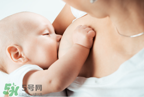 母乳喂養(yǎng)胸部會(huì)變形嗎？如何避免產(chǎn)后乳房變形？