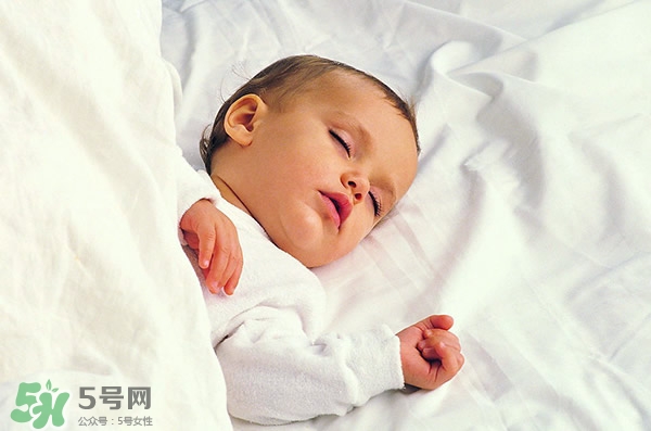 寶寶睡覺搖頭怎么回事？寶寶睡覺搖頭是缺鈣嗎？