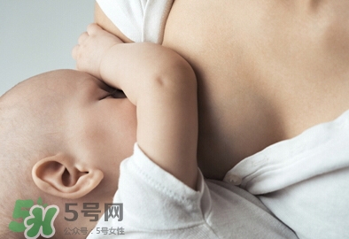 母乳喂養(yǎng)胸部會(huì)變形嗎？如何避免產(chǎn)后乳房變形？