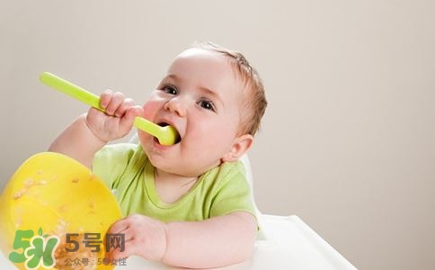 寶寶發(fā)燒出汗可以蓋被子嗎？寶寶發(fā)燒出汗了會退燒嗎？