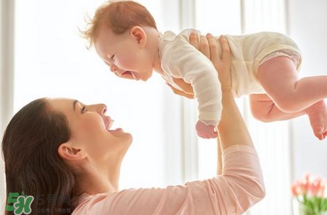 寶寶發(fā)燒出汗后可以洗澡嗎？寶寶發(fā)燒出汗好嗎？