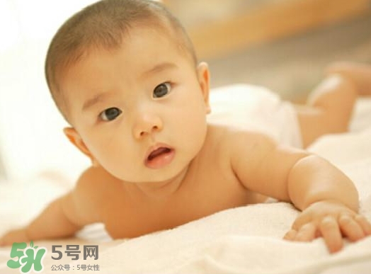 寶寶發(fā)燒抽搐正常嗎？寶寶發(fā)燒抽搐怎么辦？