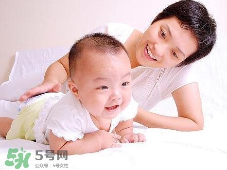 寶寶發(fā)燒出汗可以蓋被子嗎？寶寶發(fā)燒出汗了會退燒嗎？