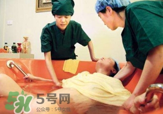 水中分娩時難產(chǎn)怎么辦？水中分娩和無痛分娩哪個好？