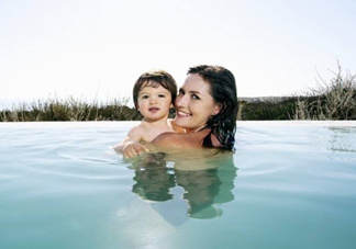 水中分娩時(shí)難產(chǎn)怎么辦？水中分娩和無(wú)痛分娩哪個(gè)好？