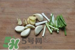 香辣蟹怎么做最好吃？香辣蟹怎么處理螃蟹？