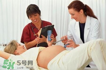 水中分娩時難產(chǎn)怎么辦？水中分娩和無痛分娩哪個好？