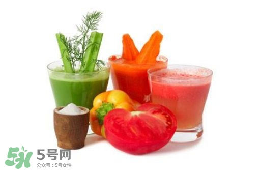 芹菜和什么榨汁好喝？芹菜榨汁需要煮熟嗎？