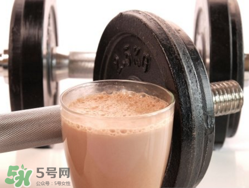 肌酸能空腹喝嗎？肌酸可以天天吃嗎？