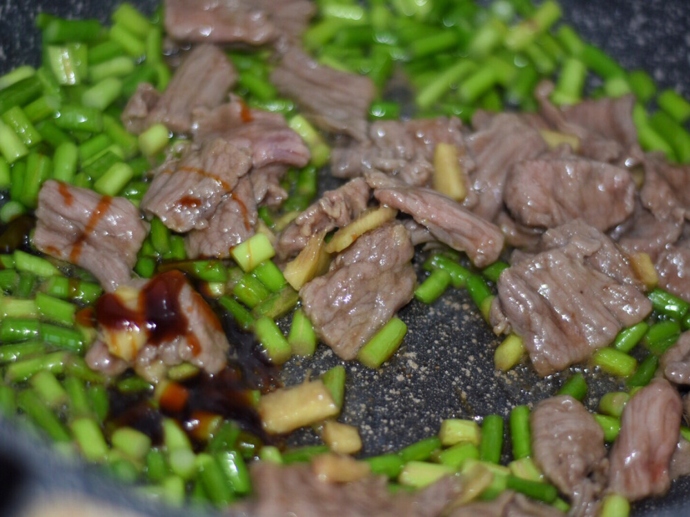 蒜苔可以炒牛肉嗎 蒜苔炒牛肉的做法大全 蒜苔可以炒牛肉嗎 蒜苔炒牛肉的做法大全