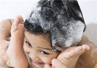 去屑洗發(fā)水真的能去屑嗎？自然晾干頭發(fā)好不好？
