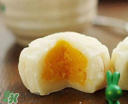 冰皮奶黃月餅好吃嗎 冰皮奶黃月餅多少錢 冰皮奶黃月餅好吃嗎 冰皮奶黃月餅多少錢