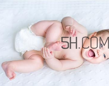 寶寶紅屁股擦什么好？寶寶拉屎綠色怎么回事？