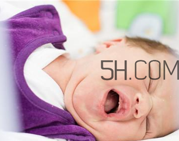 嬰兒打嗝怎么辦？嬰兒腸絞痛該怎么治療？