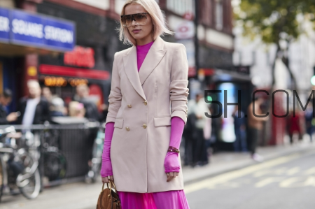 粉色西裝怎么搭配？粉色西裝搭配圖片