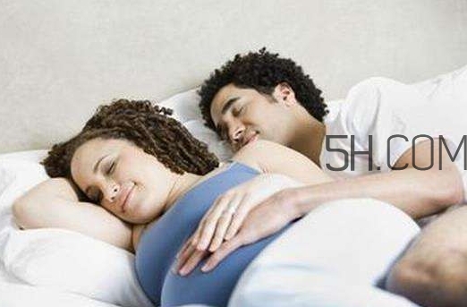 孕晚期性生活的危害 孕晚期同房后胎動(dòng)頻繁 孕晚期性生活的危害 孕晚期同房后胎動(dòng)頻繁