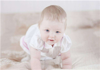 寶寶鼻子不通氣的原因？寶寶因受涼吐奶怎么辦？