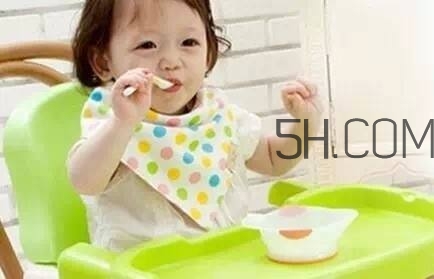 寶媽經(jīng)驗(yàn)分享：如何教寶寶自己吃飯？