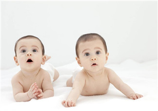 寶寶紅屁股擦什么好？寶寶拉屎綠色怎么回事？