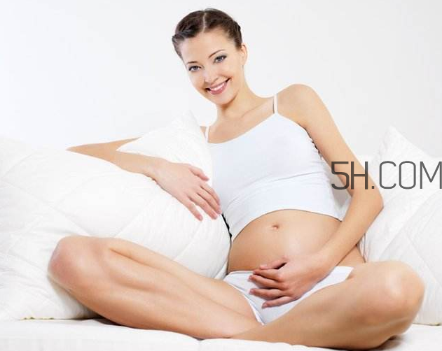 懷孕肚子痛正常嗎？懷孕三個月胎兒無胎心是怎么回事？