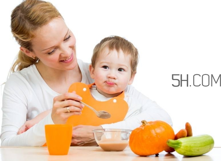 教會(huì)寶寶自己吃飯，你做到這些了嗎？