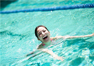 游泳要帶耳塞嗎？游泳可以治頸椎病嗎？