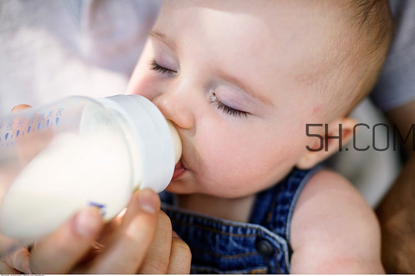 順產(chǎn)喂奶可以吃餅干嗎 順產(chǎn)后可以吃什么零食 順產(chǎn)喂奶可以吃餅干嗎 順產(chǎn)后可以吃什么零食