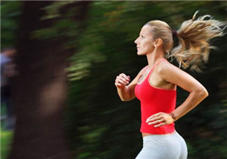 早上有霧跑步有什么影響？跑步肌肉拉傷怎么辦？