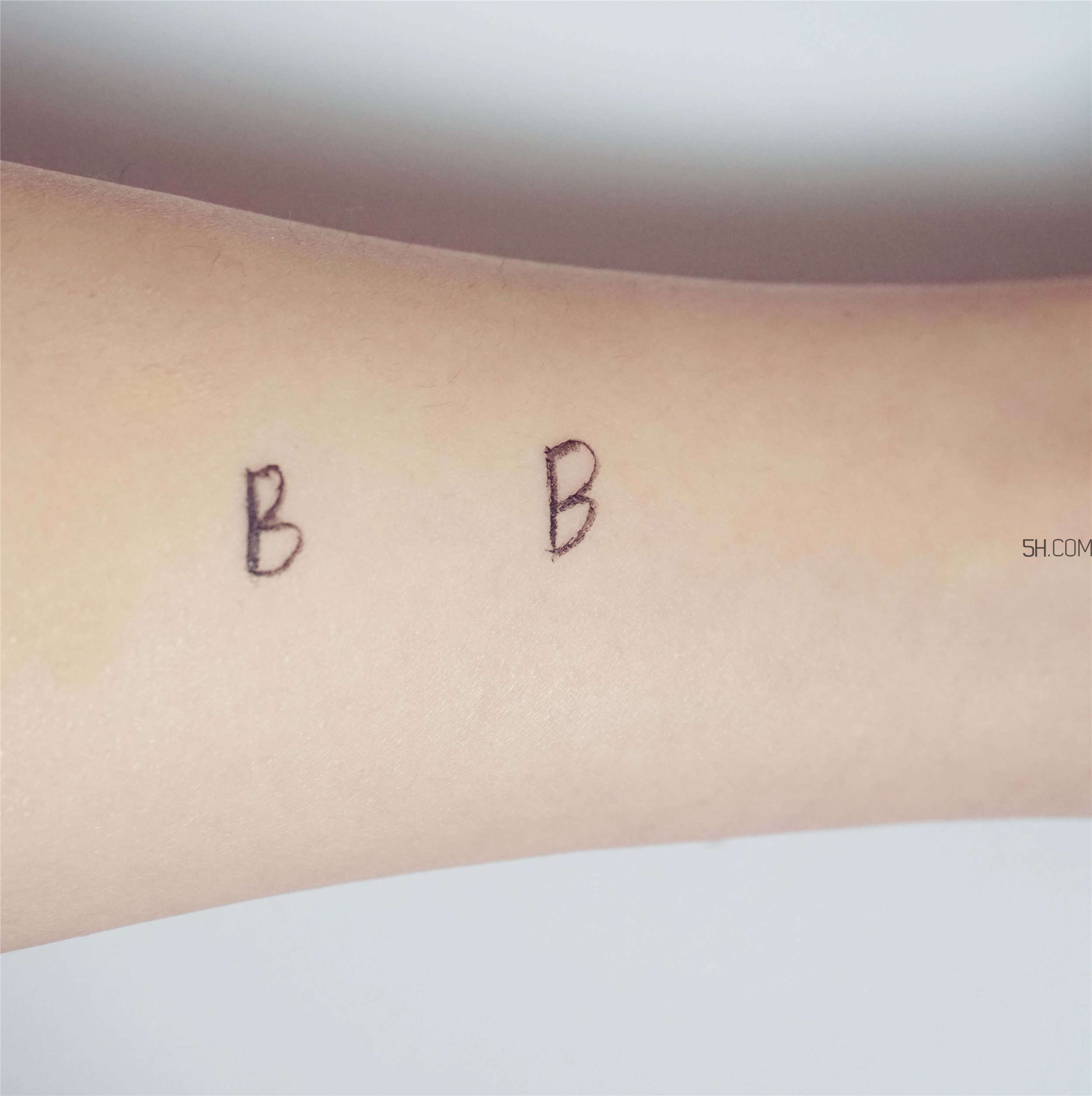 芭比波朗蟲(chóng)草粉底液和covermark中草粉底霜哪個(gè)好? 芭比波朗蟲(chóng)草粉底液和covermark中草粉底霜哪個(gè)好?