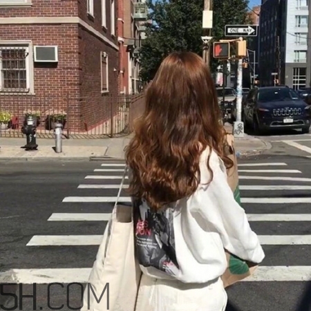 長卷發(fā)發(fā)型圖片女2022 長卷發(fā)圖片女神范 長卷發(fā)發(fā)型圖片女2022 長卷發(fā)圖片女神范