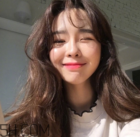 長卷發(fā)發(fā)型圖片女2022 長卷發(fā)圖片女神范 長卷發(fā)發(fā)型圖片女2022 長卷發(fā)圖片女神范