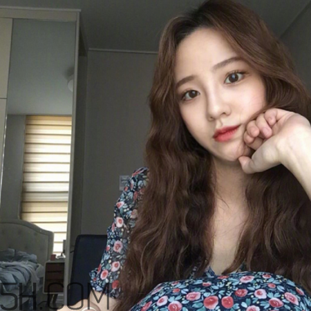 長卷發(fā)發(fā)型圖片女2022 長卷發(fā)圖片女神范 長卷發(fā)發(fā)型圖片女2022 長卷發(fā)圖片女神范