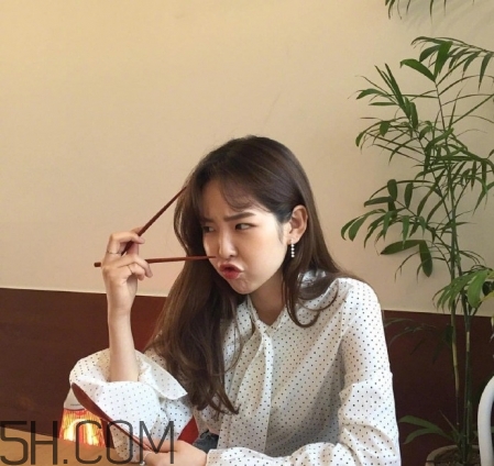 長卷發(fā)發(fā)型圖片女2022 長卷發(fā)圖片女神范 長卷發(fā)發(fā)型圖片女2022 長卷發(fā)圖片女神范