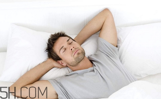 打鼾枕頭應(yīng)該高還是低_打呼嚕枕頭是高點好還是低點好 打鼾枕頭應(yīng)該高還是低_打呼嚕枕頭是高點好還是低點好